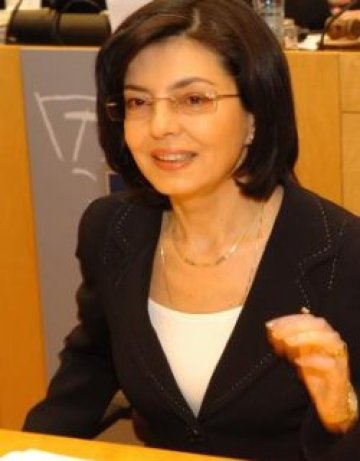 Кунева  - комисар на 2008