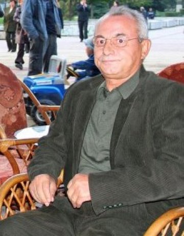 Червени ритат по кокалчетата Доган