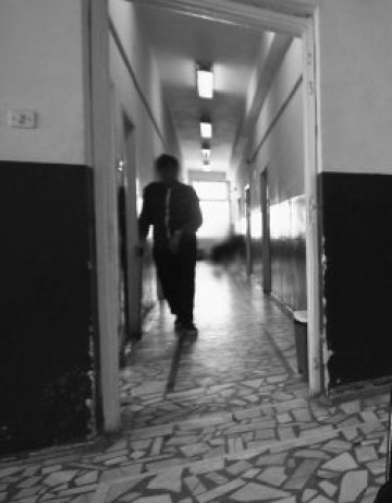 Тийнейджър малтретира три деца &ndash; души, дави ги във вана