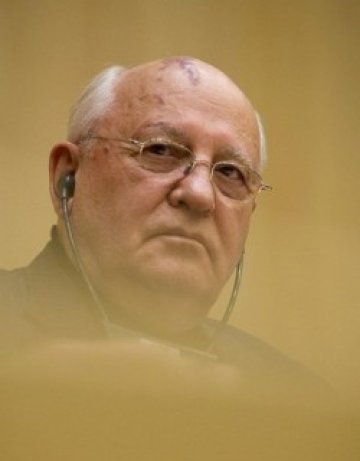 Горбачов приет в болница