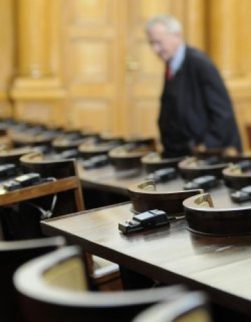 Депутатите в страхлив галоп. Ваканция до 14 януари