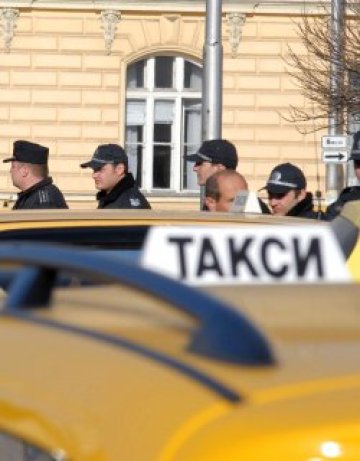 Жена аха да роди в блокирано от протестите такси