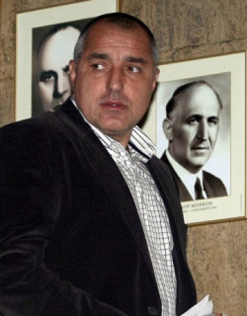 Борисов се кълне: На тъмно кабинет не съм правил!