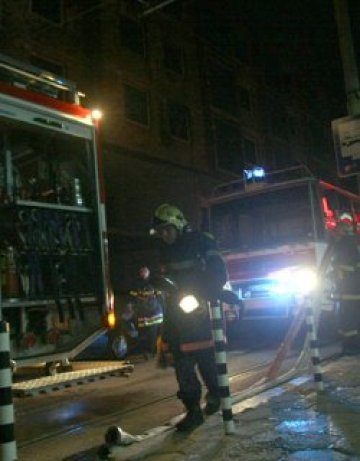 Огромен склад пламна в "Хладилника"