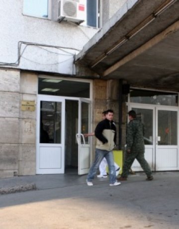 Двама приети в &ldquo;Пирогов&rdquo; след побой от петима в София