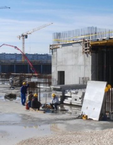 Строителна конструкция уби работник във Варна