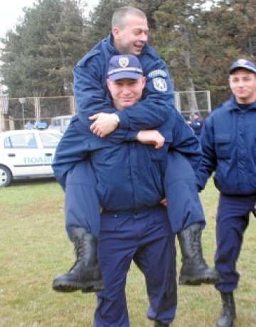 МВР прави от полицаите "блюстители на законността"