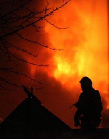 Ад! Мъж обезглави двете си деца, драсна клечката на къщата си*