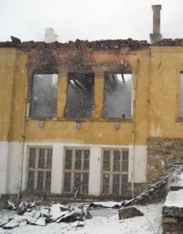 Пожар изпепели училище в село Дебнево