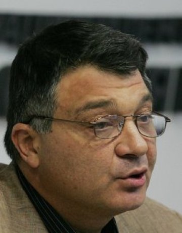 Свинаров поиска оставката на Станишев