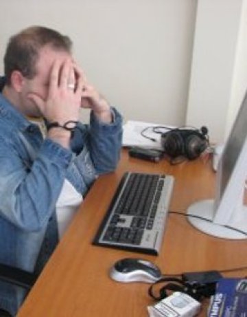 Бачкаш в офис, а? Ама че си тъп...