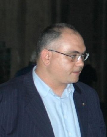 Надя Иванова замества Владимир Кузов