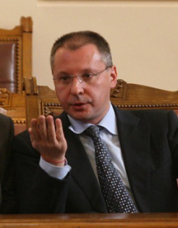 Станишев оцеля за седми път, опозицията напусна пленарната зала