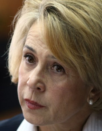 Масларова раздава пътни разноски, само и само да няма безработица