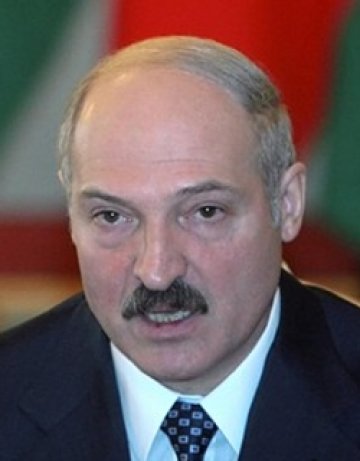 Президентска почивка: 150 души барабар с Лукашенко