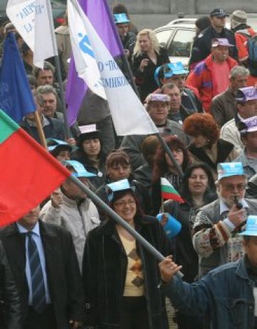 В Кремиковци недоволстват, тръгнаха на протестен поход