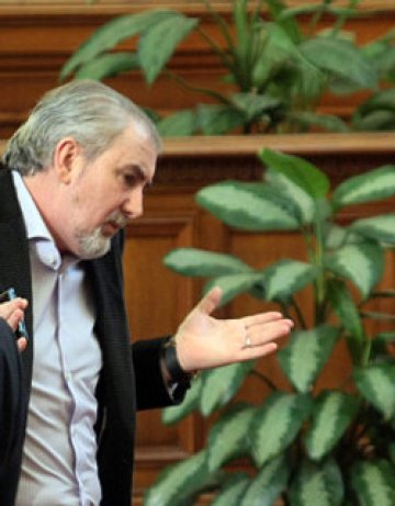 Местан навит на "целувка" с НДСВ