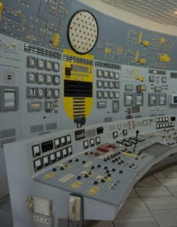 Евродепутат: Отворете сега два от реакторите на Козлодуй