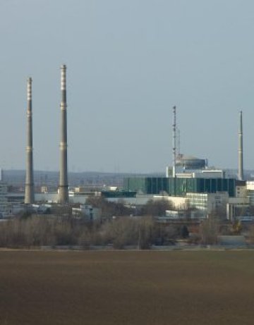 За да не мрънкаме за 3 и 4, ЕК налива още пари в Козлодуй