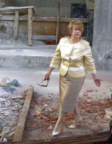 Масларова налива милиони евро, за да обучава неграмотни работници