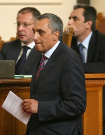 Десни канят леви на дебат