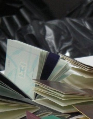 Хванаха даскал, печатал на черно дипломи за основно