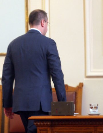 Станишев в капана на дебата, марш при РЗС и ДСБ, нареди кметът