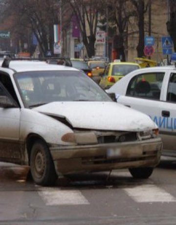 14-годишен с &quot;Опел&quot; блъсна бебе в Нова Загора