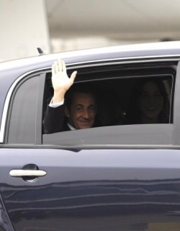 Саркози получи писмо, пълно с куршуми