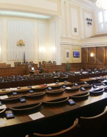 "Ройтерс": България вдига изборния праг, опозицията беснее