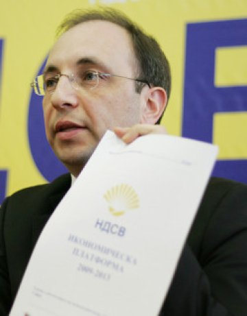 БСП + ГЕРБ вадят НДСВ от играта, категоричен е Ники Василев