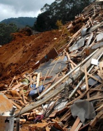 Свлачище погреба 16 души в Киргизия