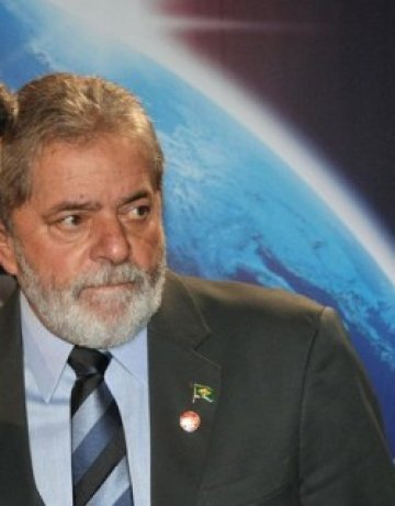 Белите със сини очи виновни за кризата