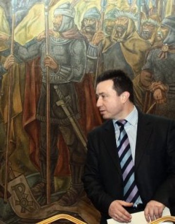 БСП губи лидерството си, провикнаха се от лявото крило