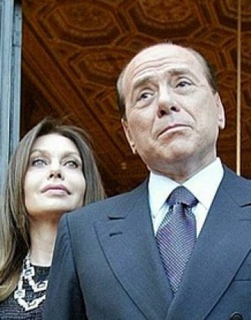 Млади красавици разбиха брака на Берлускони