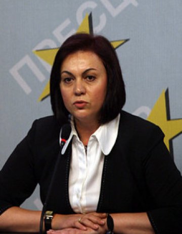 Нинова: Несериозно е, че БСП воюва със СДС