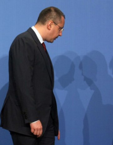 Кмет към премиер: Историята ще те закичи с фес