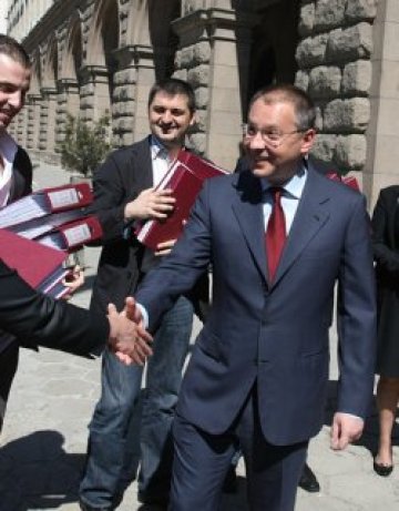 Премиерът: Бива ни да събираме подписи!