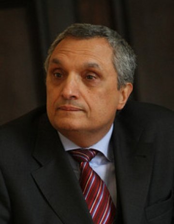 С политика всичко се преодолява