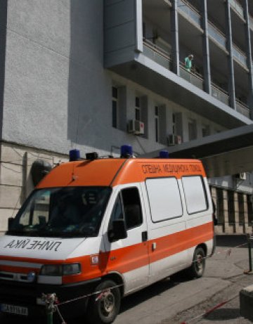 След побой: Мъж лежи със счупен череп в "Пирогов"