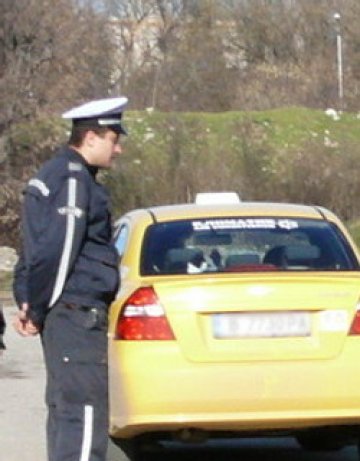 Такси отнесе баба на пешеходна пътека в Благоевград