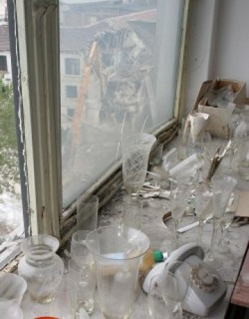 Осемгодишен "мъж" се изфука, гаврътна 150 г ракия на екс