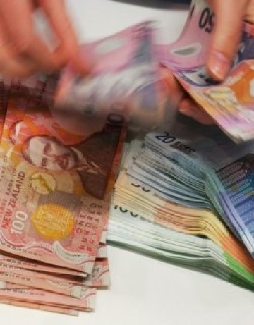 Банка преведе $6 млн. на съпрузи, сега ги издирват по целия свят
