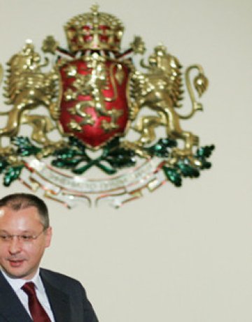 Открийте 10-те разлики. Гербът над Сергей Станишев е сгрешен