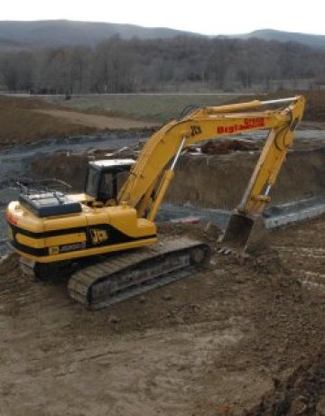 3-годишно си напазарува багер от интернет