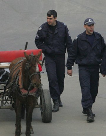 54-годишна с опасност за живота, скочила от каруца