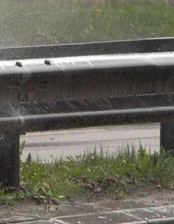 Разделят с мантинела пътя Бургас&ndash;Созопол