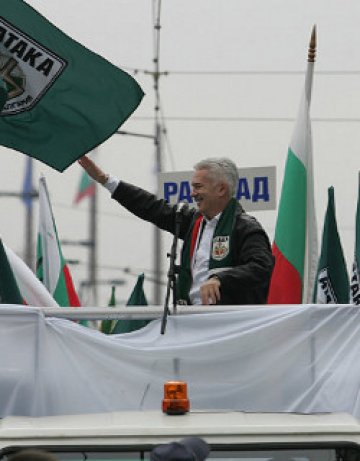 Сидеров иска имунитета на Доган