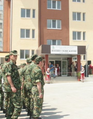 Цонев купува апартаменти за 45 млн. лв. Отиват за военните