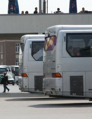 Общината спира междуградски линии заради стари рейсове